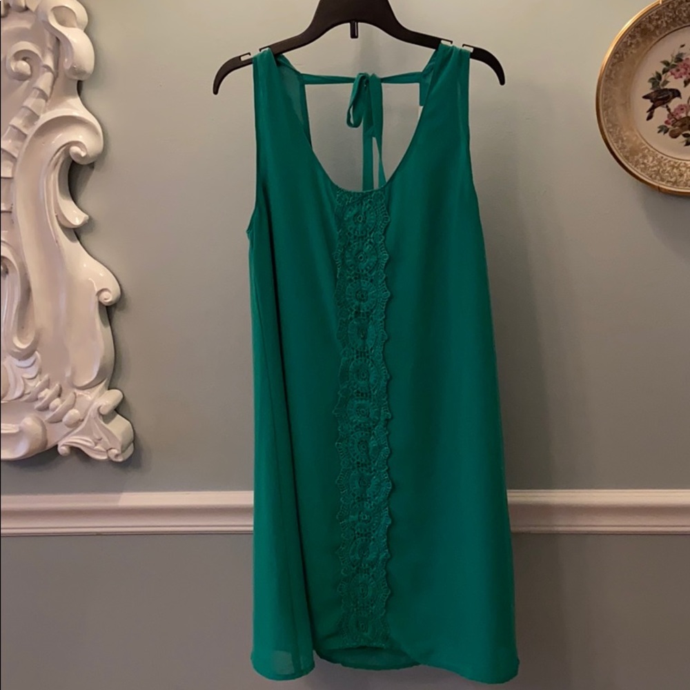 Green sleeveless dress